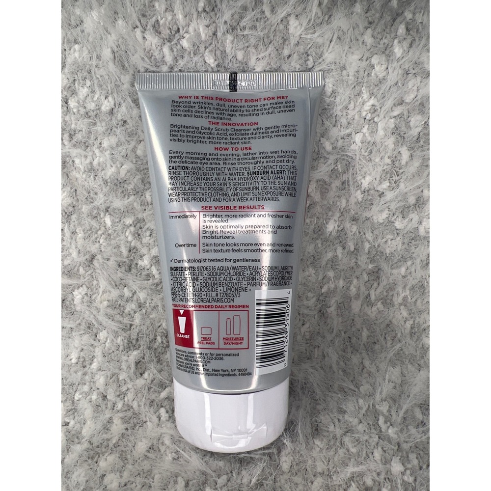 LOreal Paris Revitalift Bright Reveal Glycolic Scrub Cleanser 5oz New - Picture 2 of 3